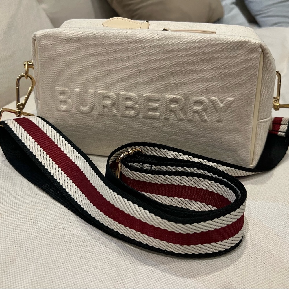 Burberry 🌟 authentic Dopp kit made crossbody NWT